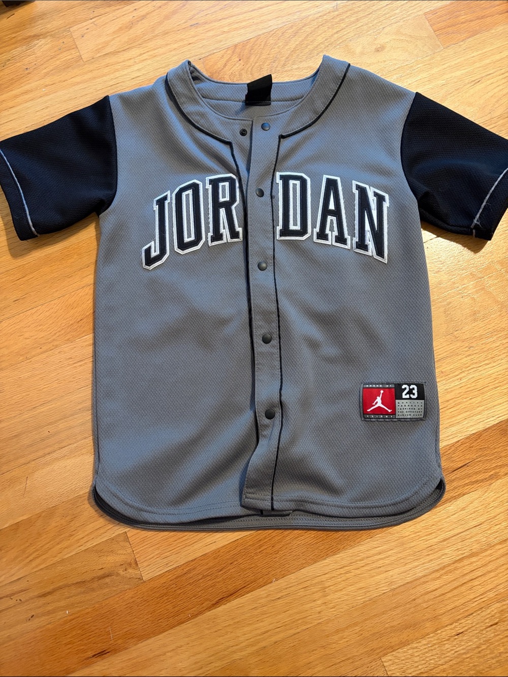Jordan Kids Gray & Black Baseball-Style Jersey, Small